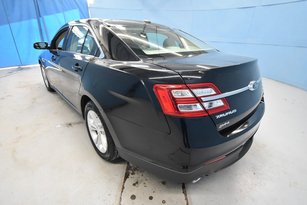 Used 2016 Ford Taurus SE FWD image 32