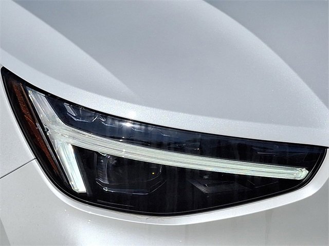 New 2025 Volvo XC40 B5 Plus w/ Protection Package Premier image 6