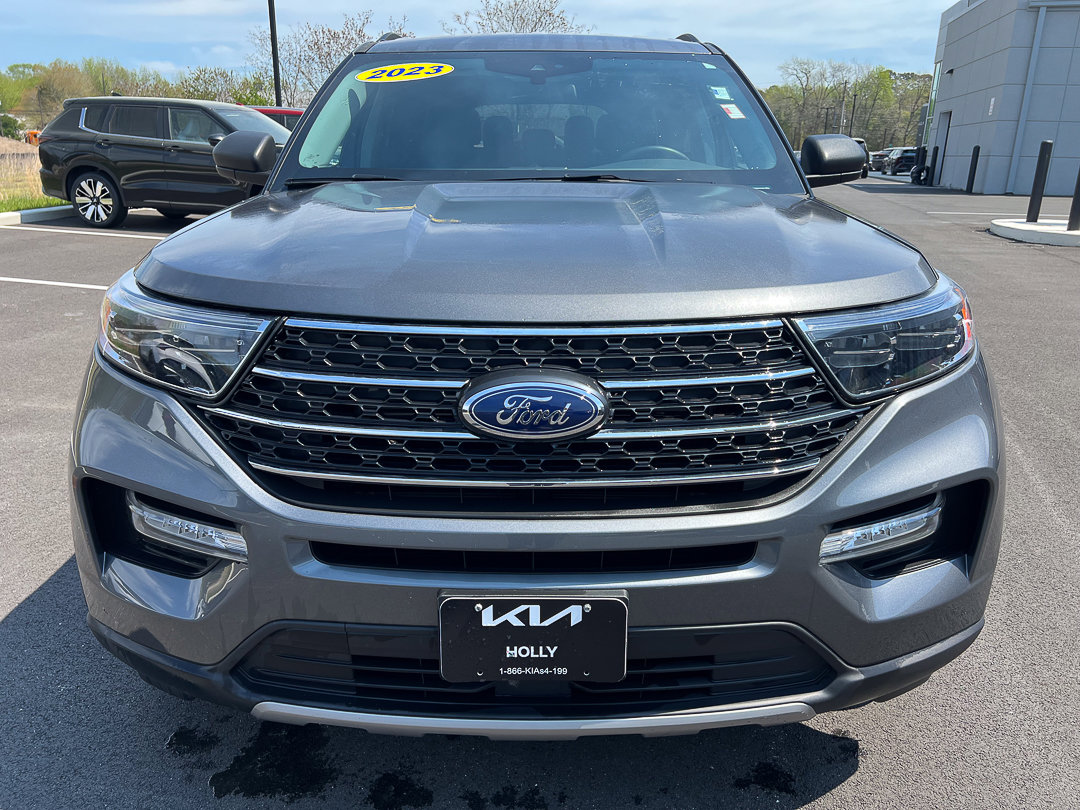 Used 2023 Ford Explorer XLT w/ Equipment Group 202A RWD image 12