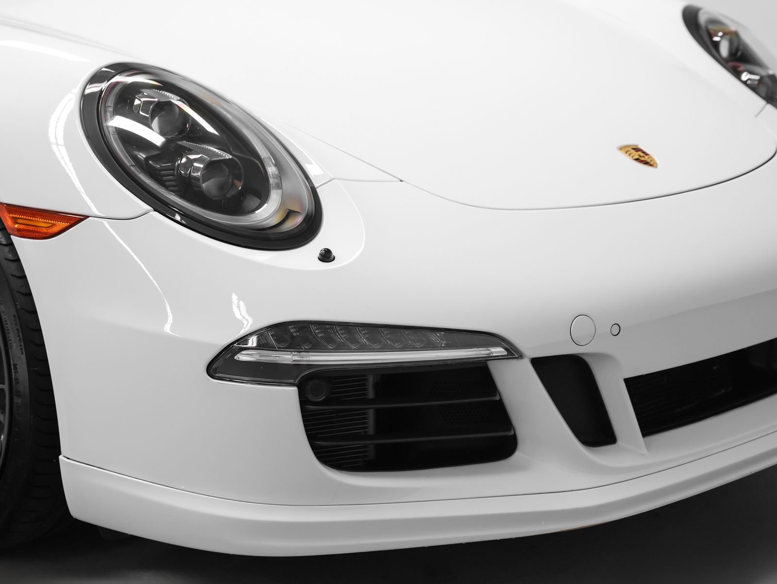 Certified 2016 Porsche 911 Carrera GTS RWD image 19