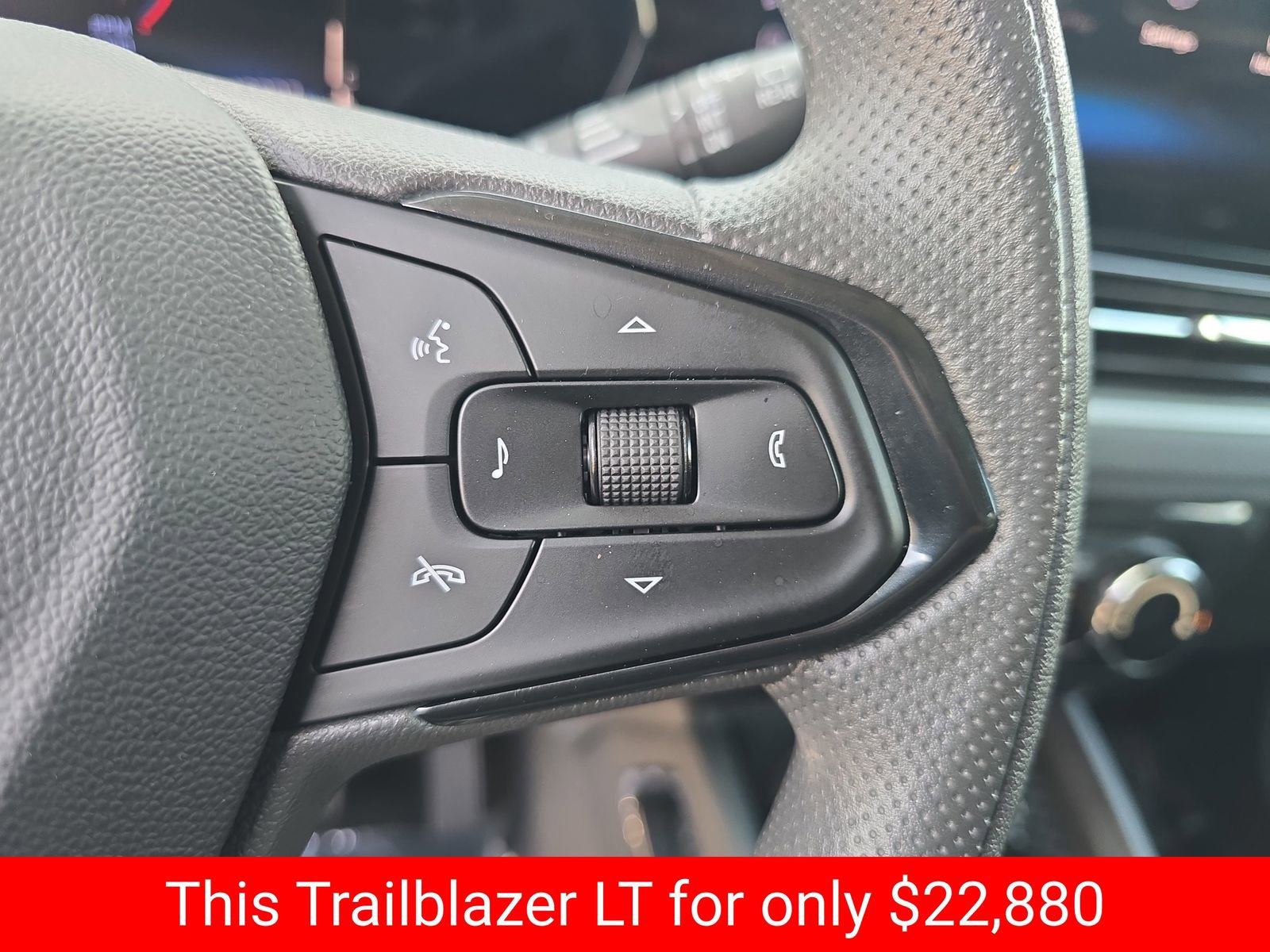 Used 2025 Chevrolet TrailBlazer LT FWD image 23