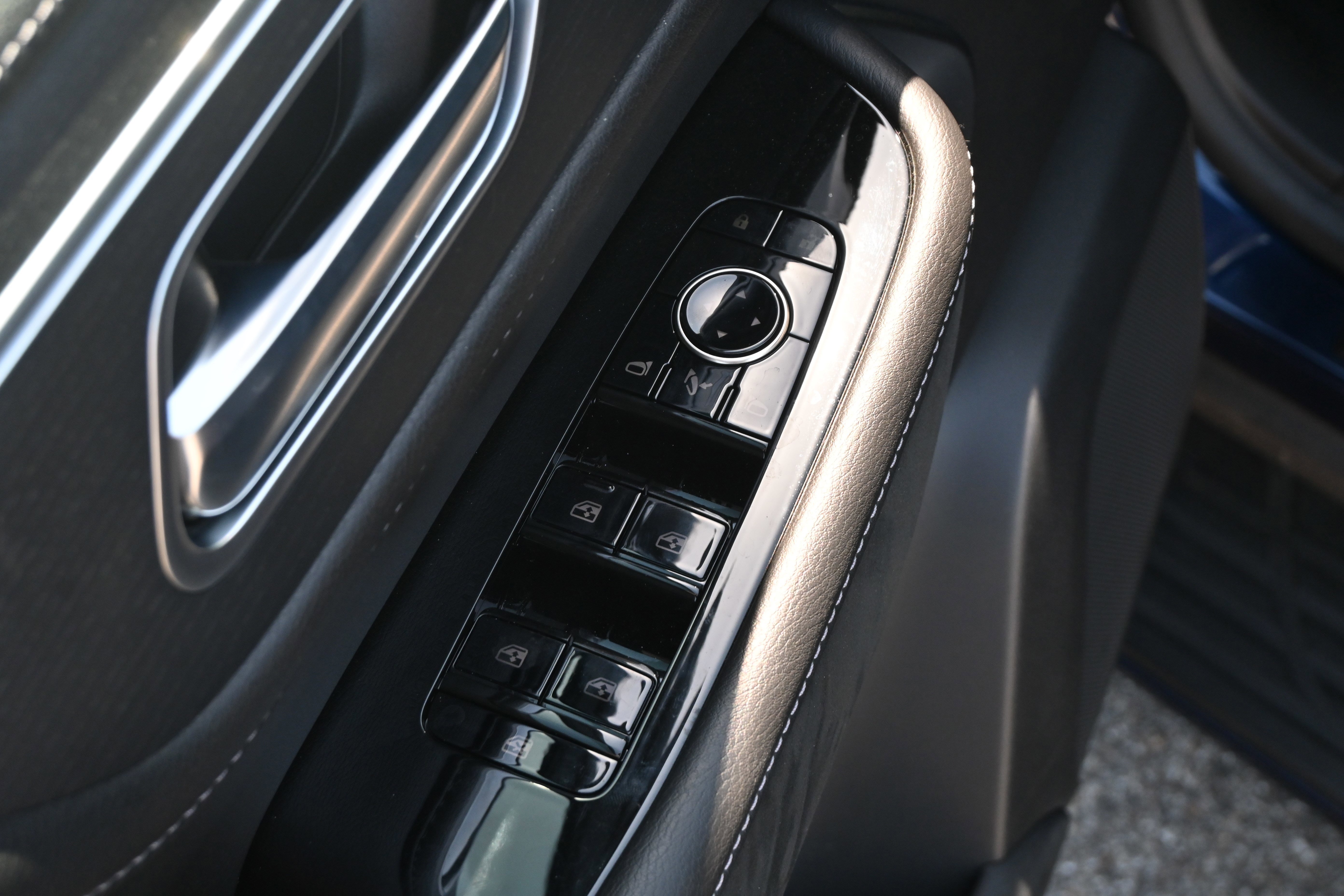 Used 2025 INFINITI QX80 Sensory AWD/4WD image 15