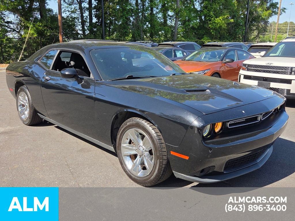 Used 2015 Dodge Challenger SXT RWD image 8
