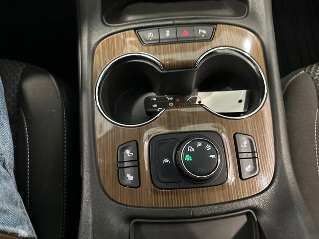 Used 2023 GMC Acadia SLE w/ Elevation Edition AWD/4WD image 25