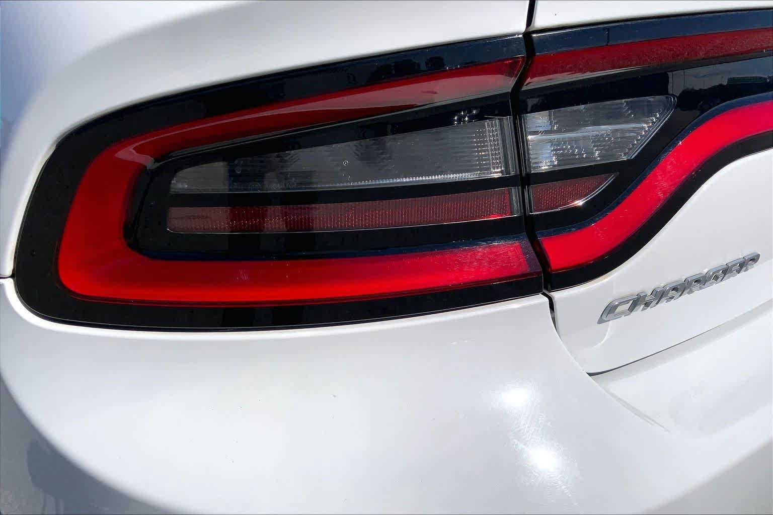Used 2018 Dodge Charger SXT RWD image 28