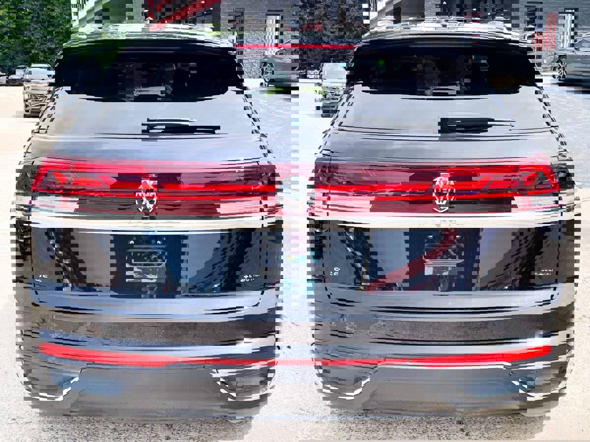 Used 2024 Volkswagen Atlas Cross Sport SE image 8