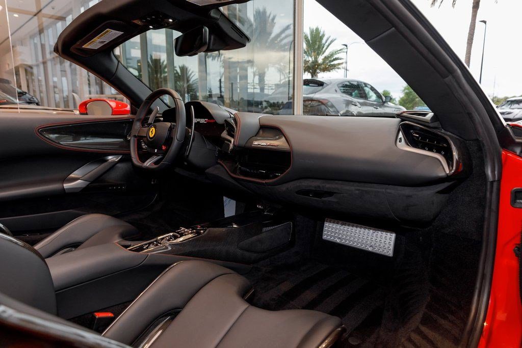 Used 2022 Ferrari SF90 Spider image 38