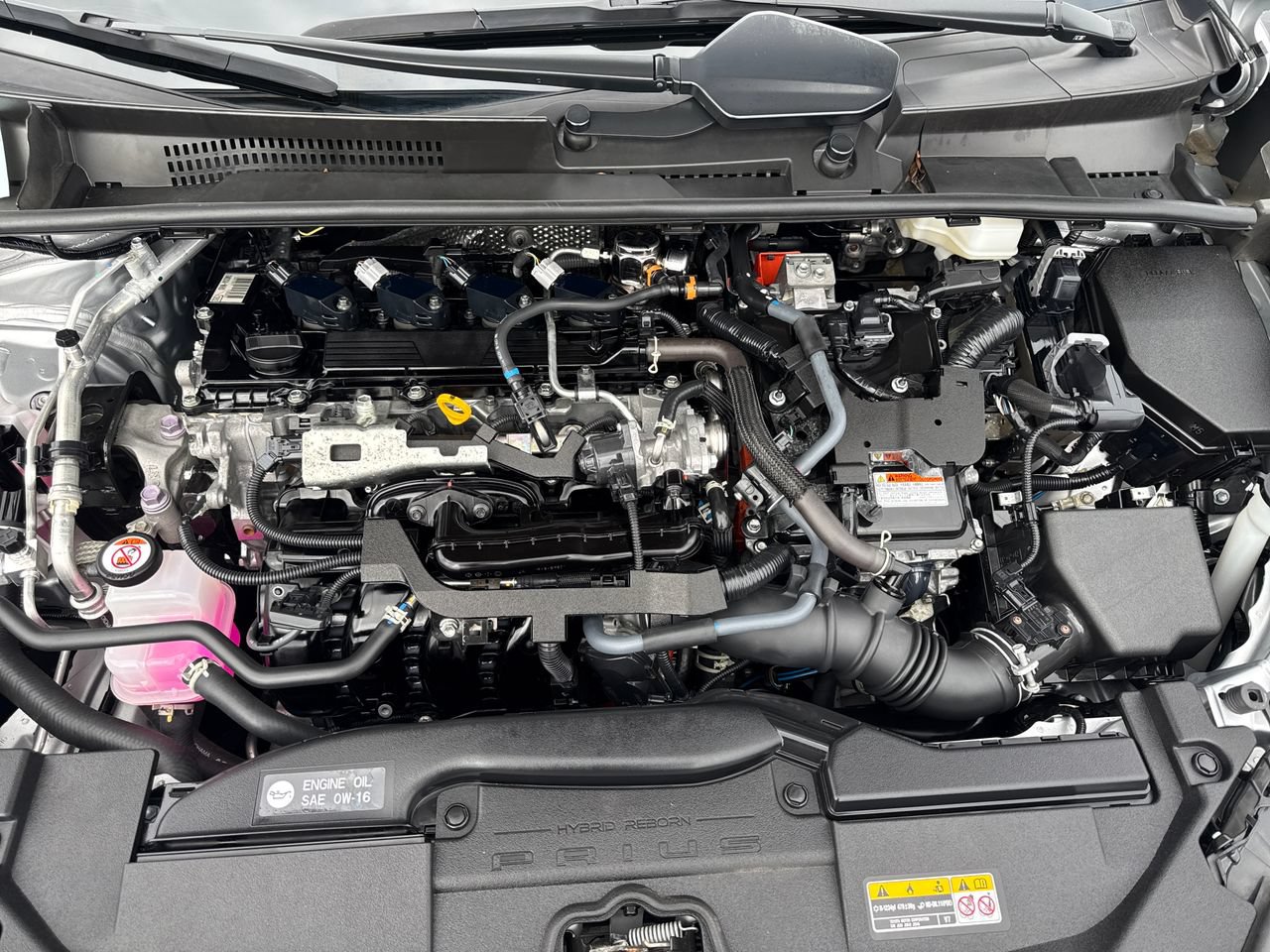 Used 2025 Toyota Prius LE FWD image 10