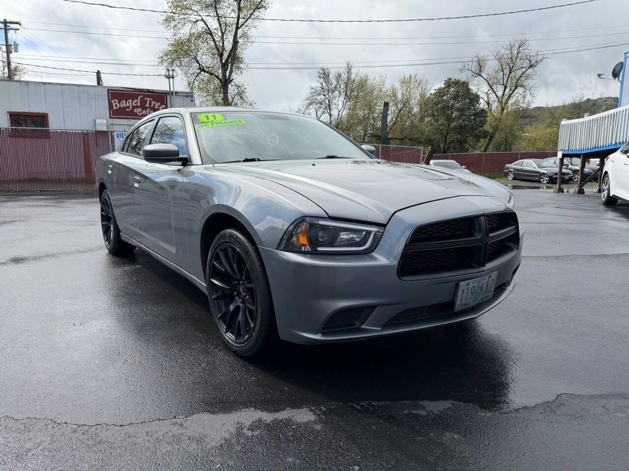 Used 2011 Dodge Charger SE image 2