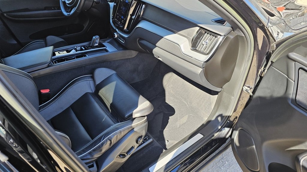 Certified 2022 Volvo XC60 B6 R-Design w/ Climate Package image 12