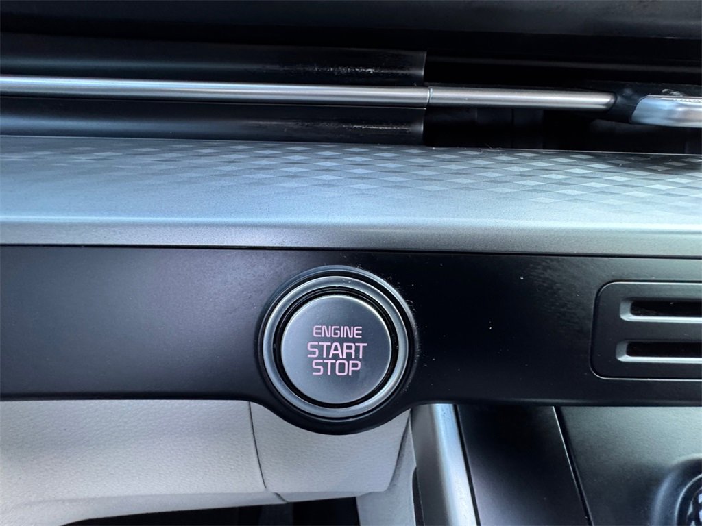 Used 2022 Kia Carnival LX image 25
