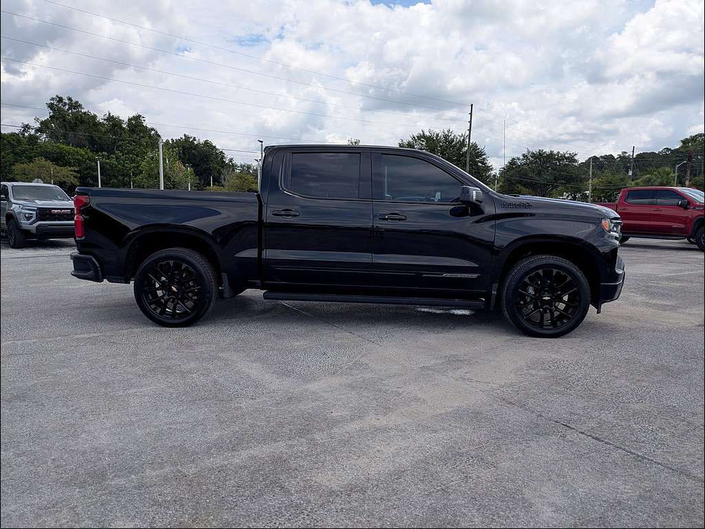Used 2025 Chevrolet Silverado 1500 High Country w/ Midnight Edition AWD/4WD image 4