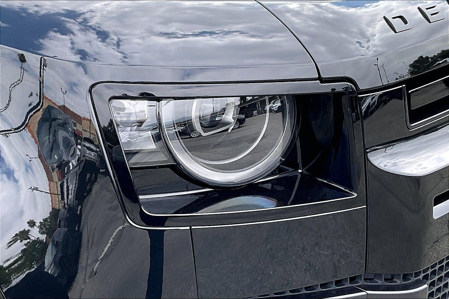 New 2026 Land Rover Defender 110 X-Dynamic SE AWD/4WD image 19