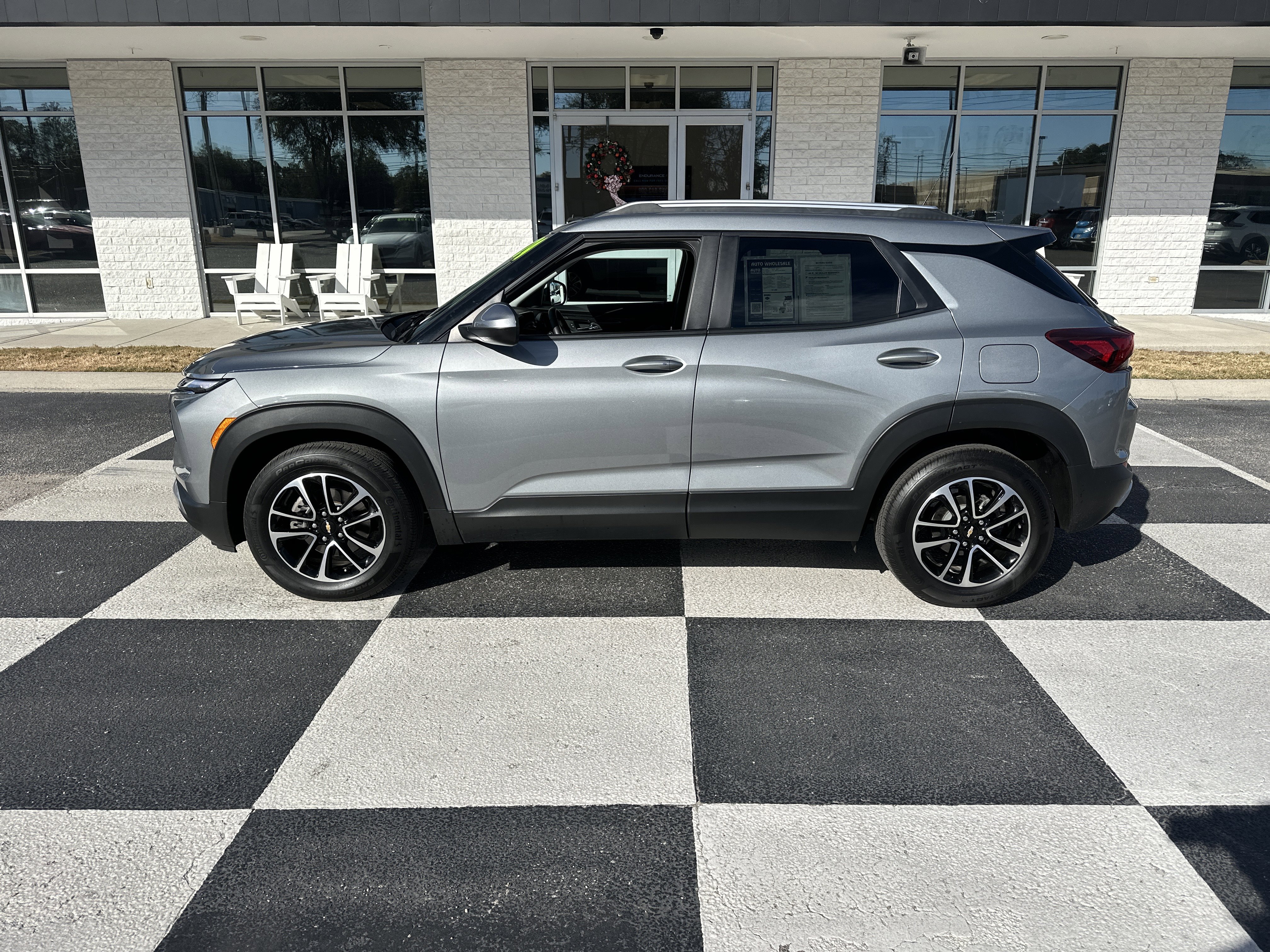 Used 2024 Chevrolet TrailBlazer LT w/ Convenience Package image 1