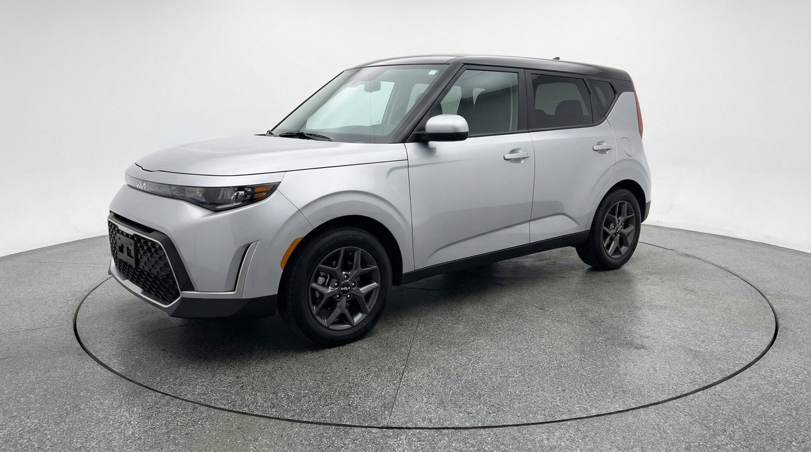 Used 2025 Kia Soul LX w/ LX Technology Package FWD image 3