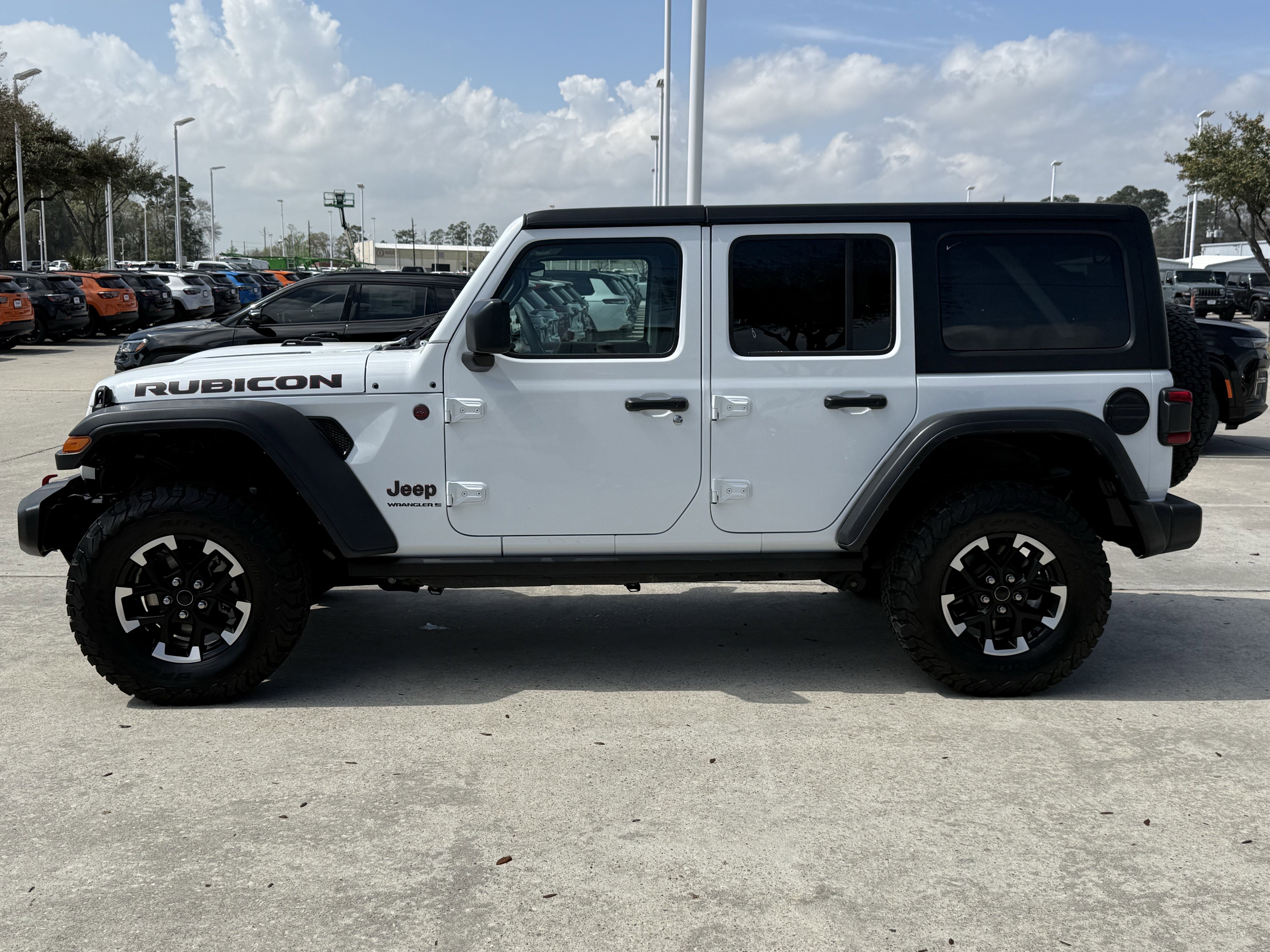 Used 2025 Jeep Wrangler Unlimited Rubicon image 8