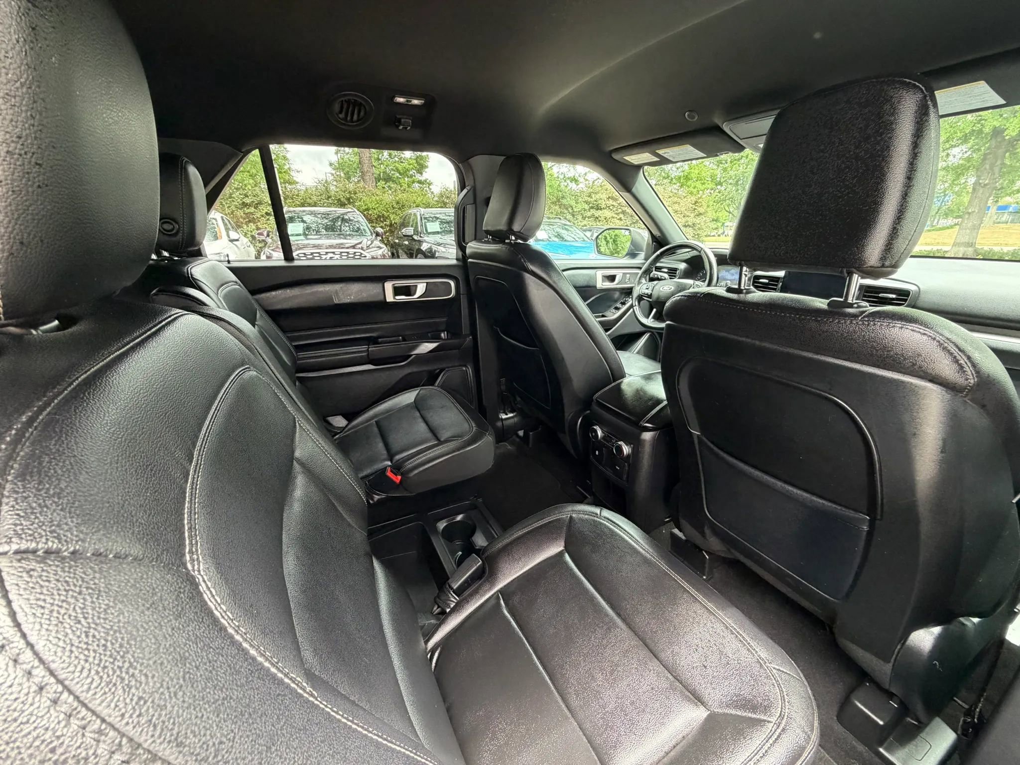 Used 2020 Ford Explorer XLT w/ Equipment Group 202A AWD/4WD image 14