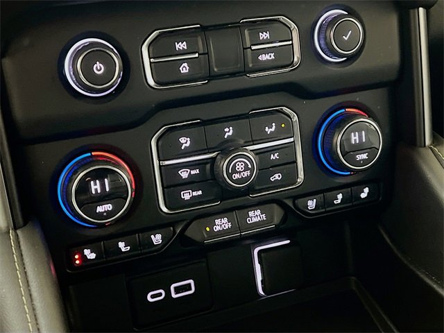 Used 2022 Chevrolet Suburban Premier image 19