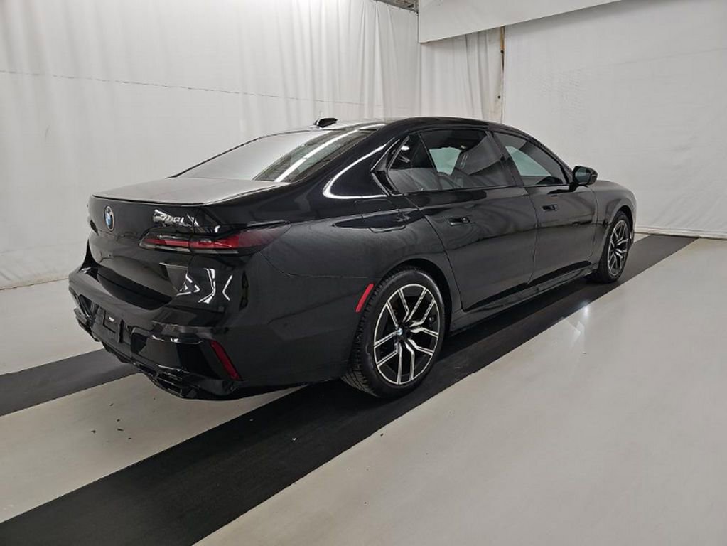 Used 2023 BMW 760i xDrive w/ Executive Package image 4
