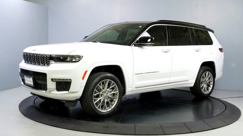Used 2025 Jeep Grand Cherokee L Summit image 3
