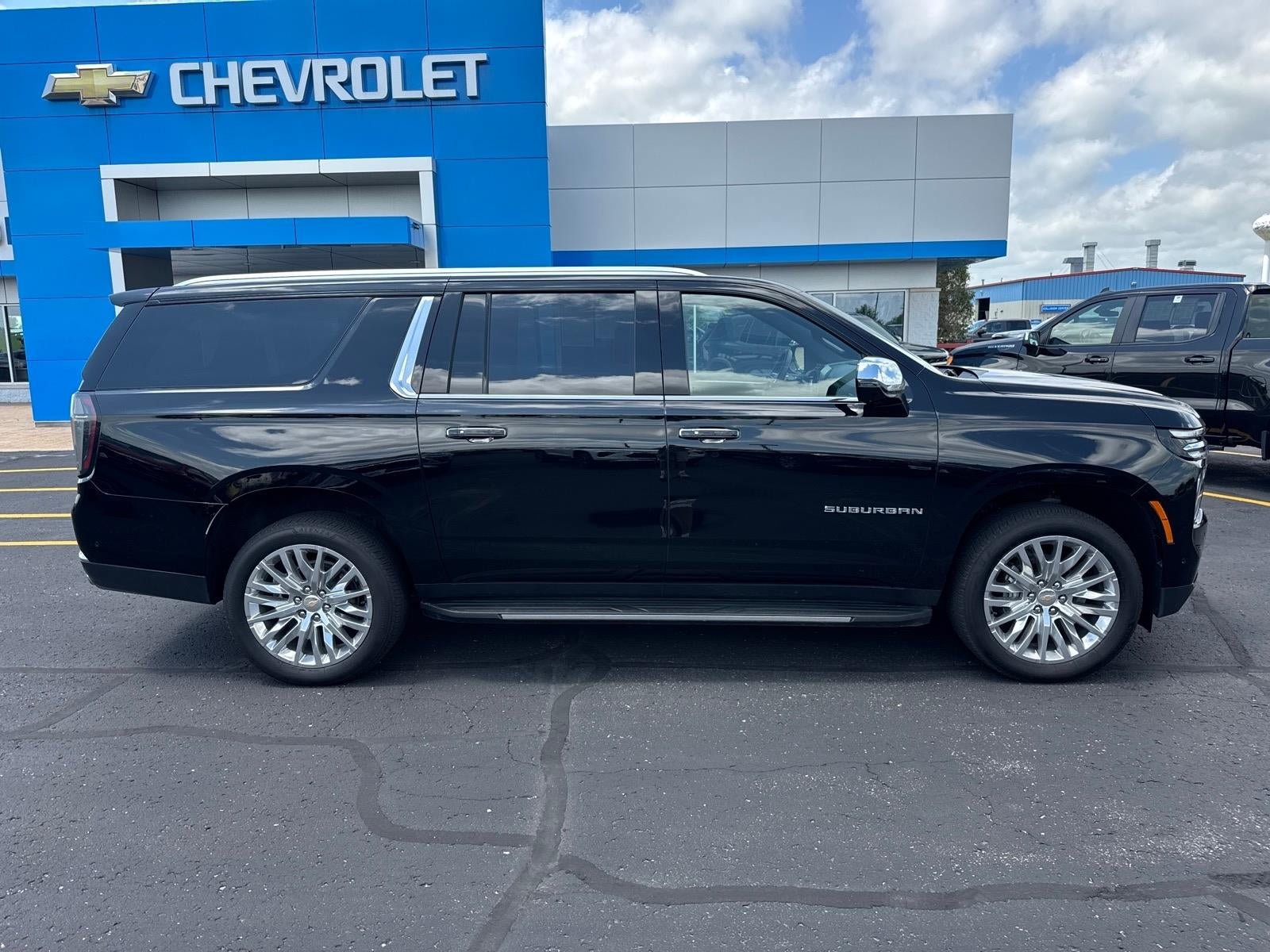 Used 2026 Chevrolet Suburban Premier w/ Sun And Tow Package AWD/4WD image 2