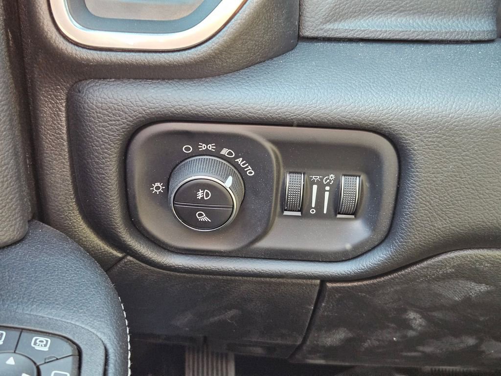 New 2026 RAM 2500 Laramie w/ Night Edition AWD/4WD image 18