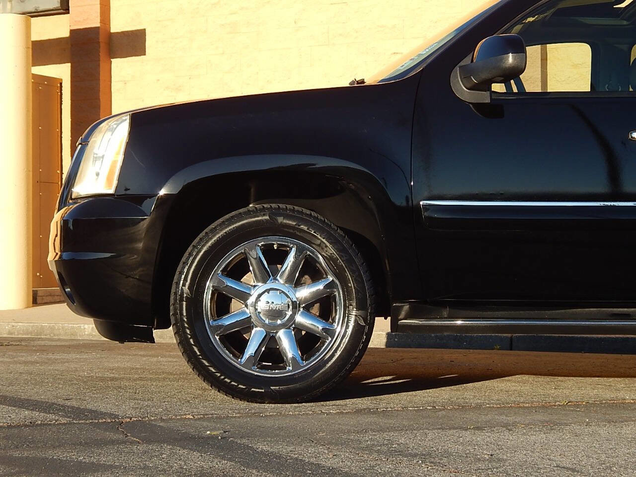 Used 2007 GMC Yukon XL Denali AWD/4WD image 14