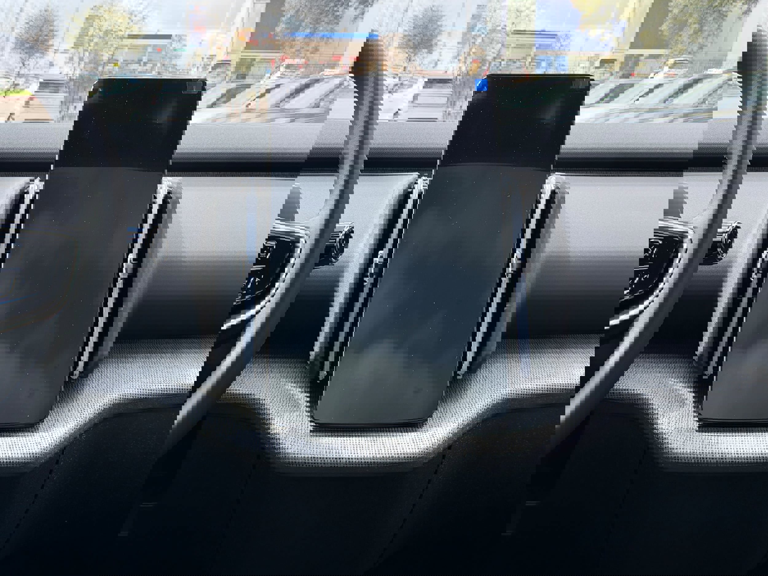 New 2026 Volvo EX30 Plus w/ Protection Package Premier image 12