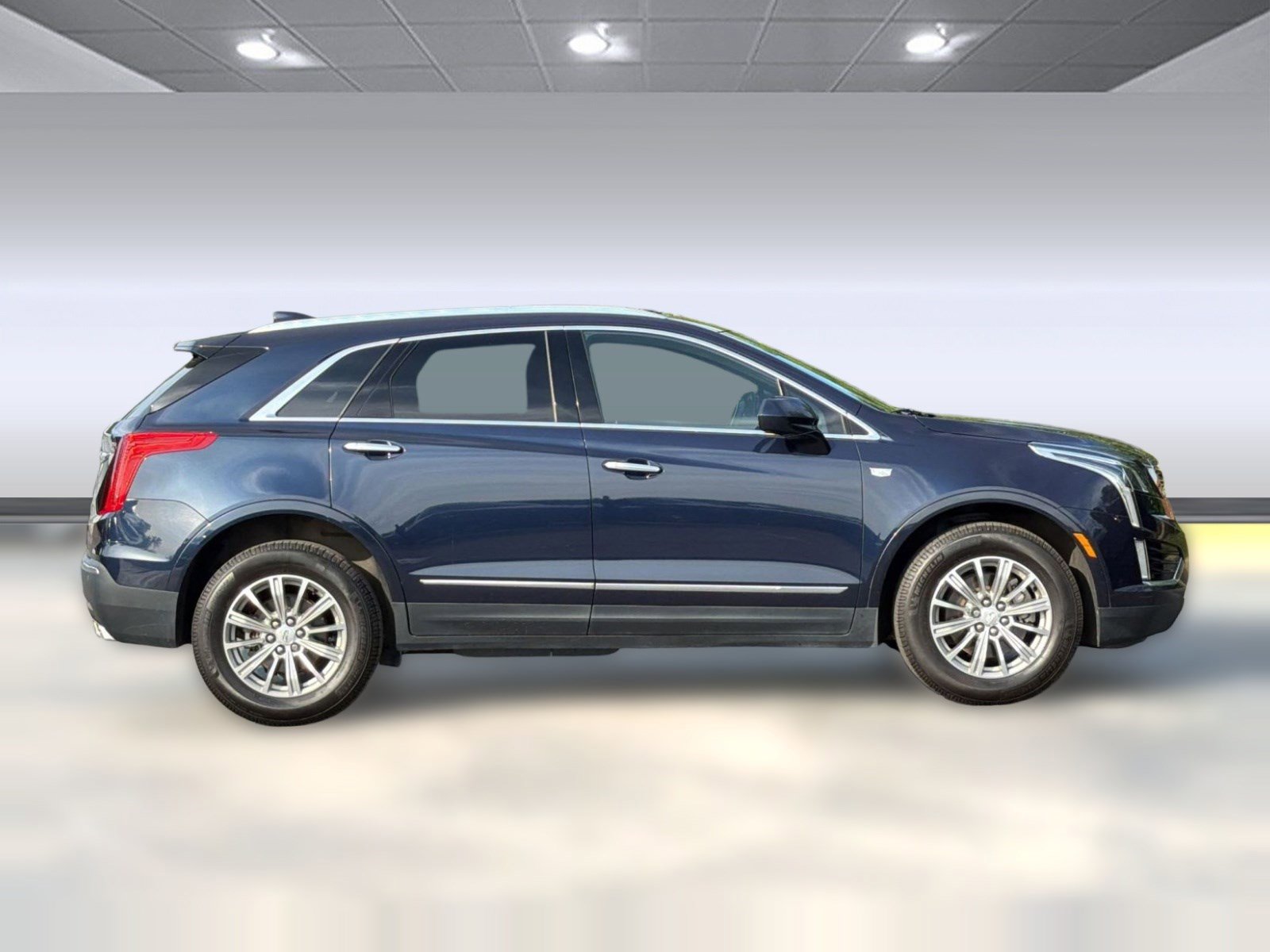 Used 2017 Cadillac XT5 Luxury w/ Driver Awareness Package FWD image 8