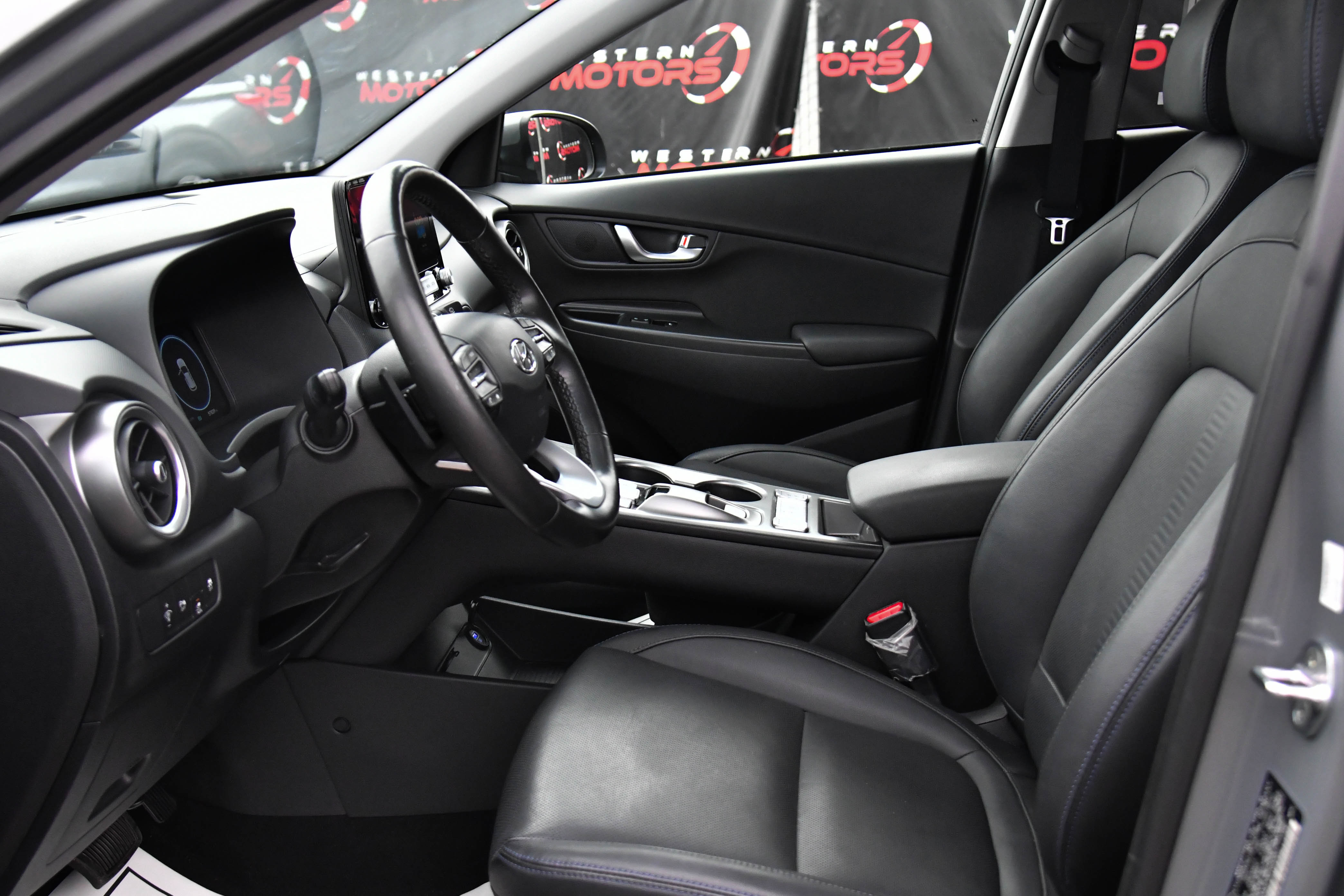 Used 2023 Hyundai Kona Limited image 18