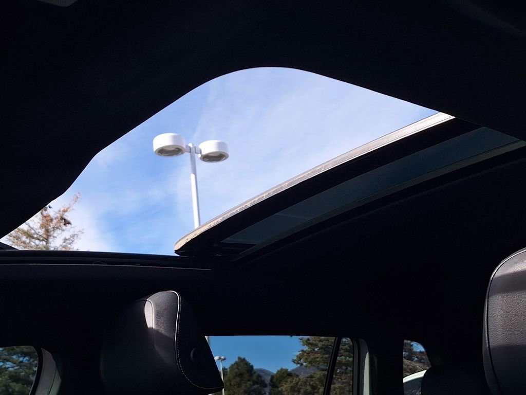 Used 2022 Volkswagen Tiguan SEL R-Line image 25