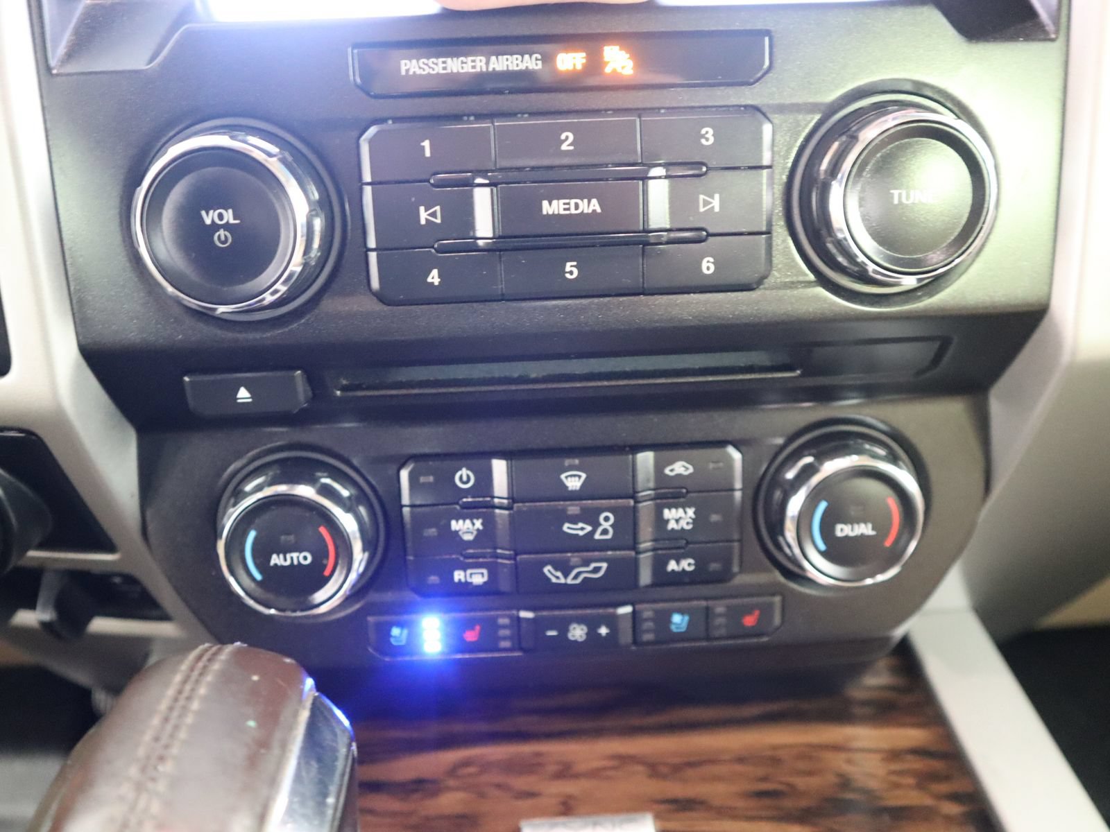 Used 2018 Ford F150 Lariat AWD/4WD image 36