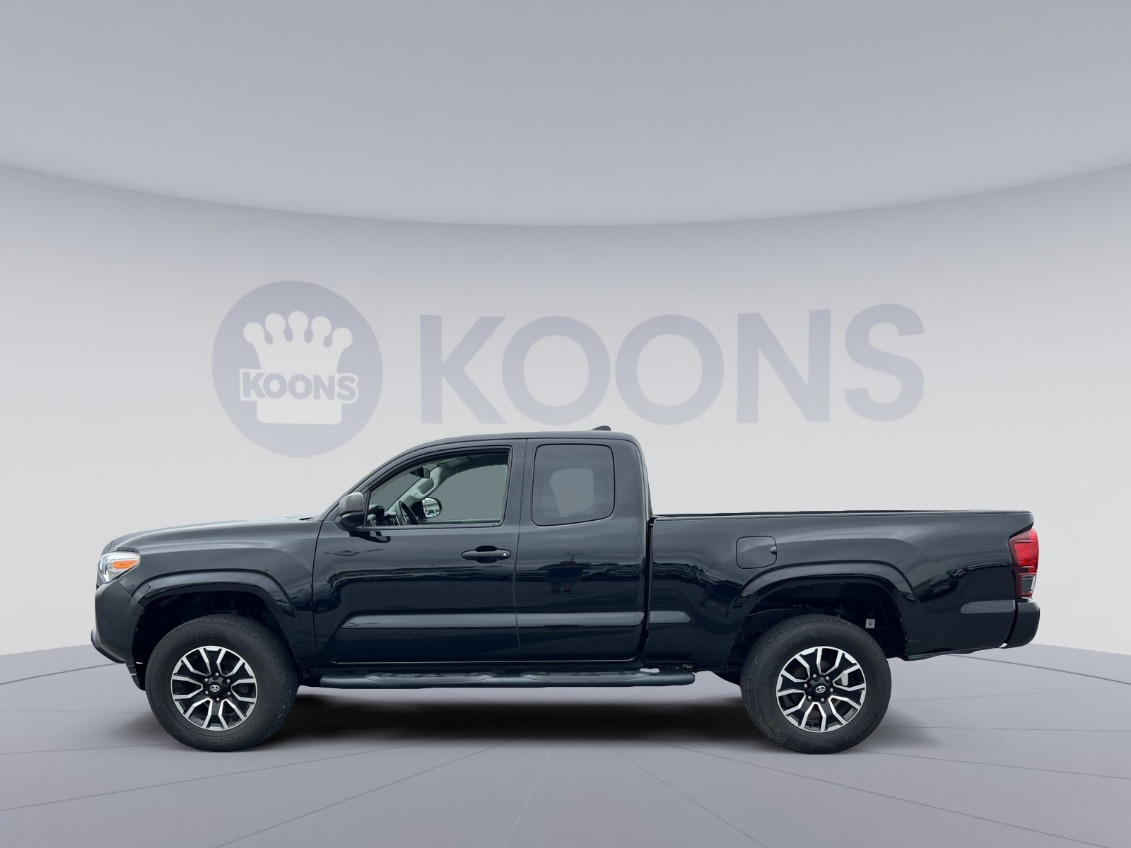 Used 2022 Toyota Tacoma SR AWD/4WD image 2