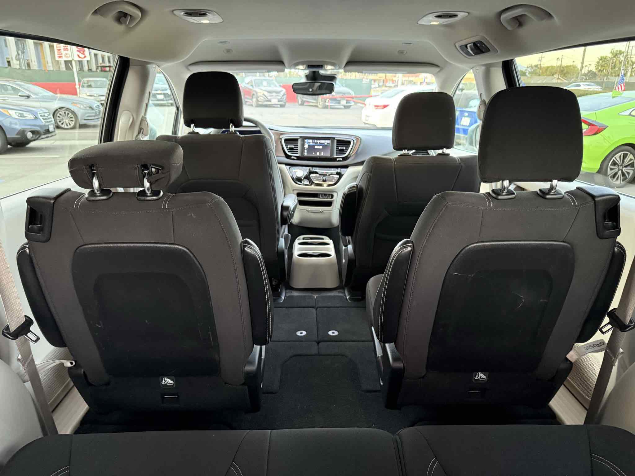 Used 2023 Chrysler Voyager LX image 37