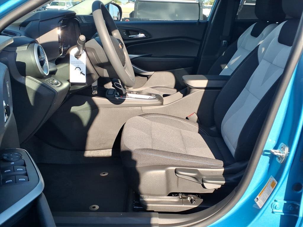 New 2026 Chevrolet Trax LS w/ LS Convenience Package FWD image 16