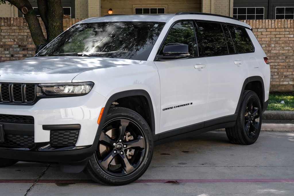 Used 2023 Jeep Grand Cherokee L Laredo image 13