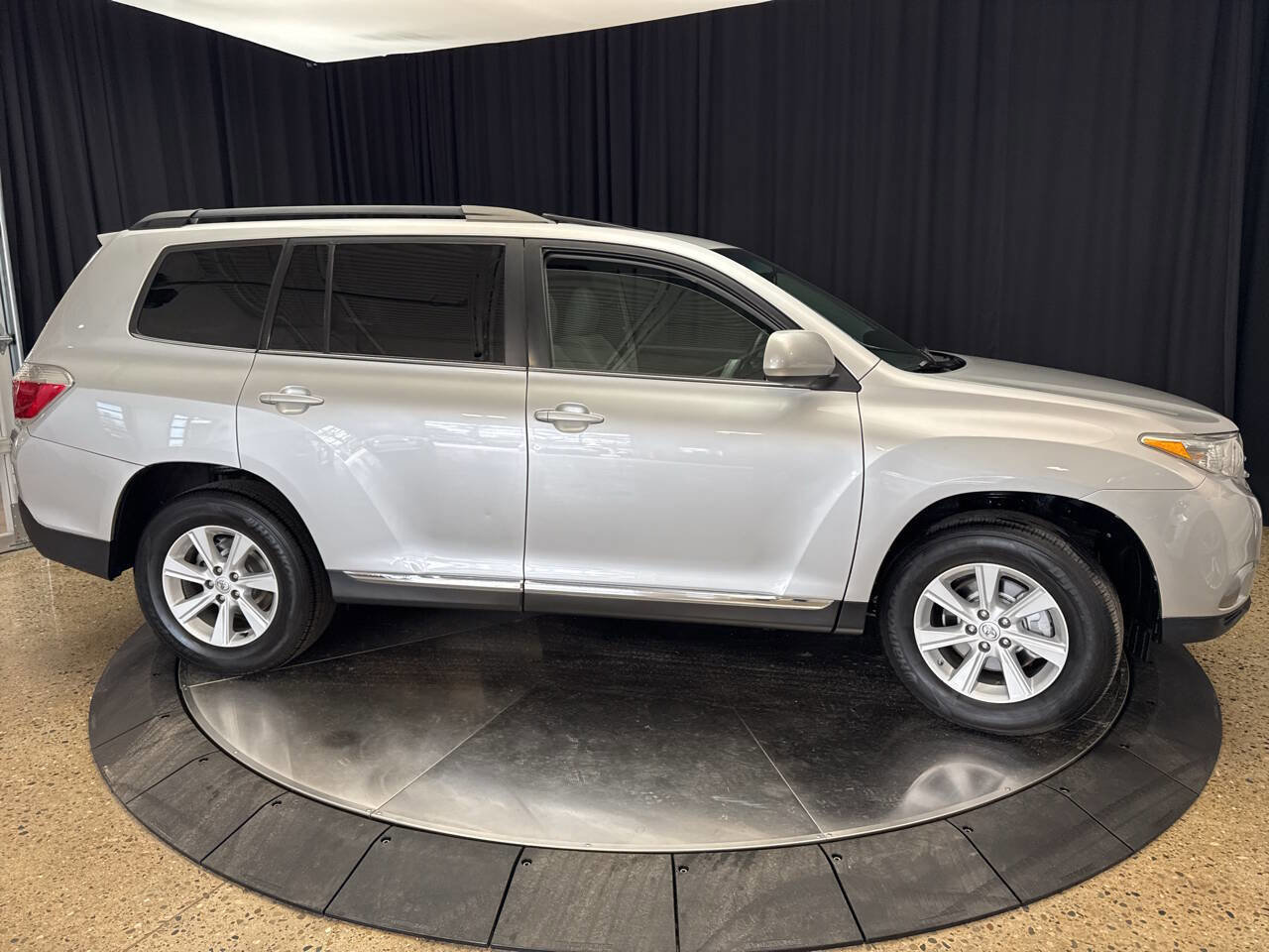 Used 2012 Toyota Highlander SE w/ Tow Pkg AWD/4WD image 13