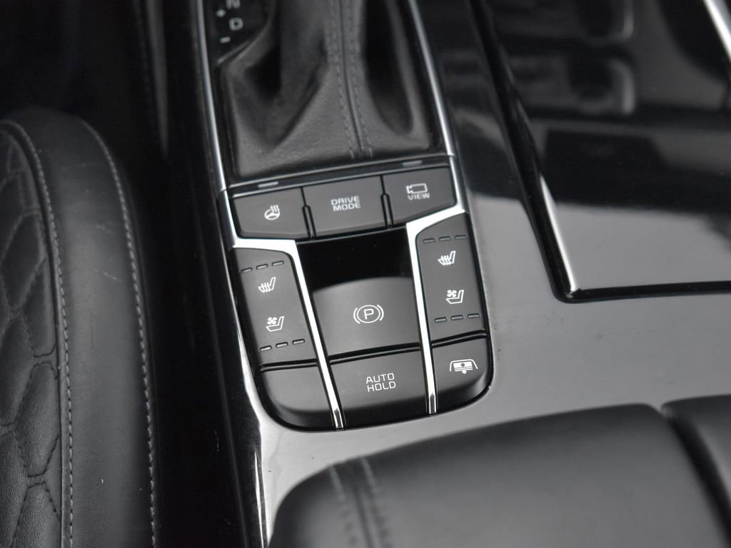 Used 2018 Kia Cadenza Limited image 25