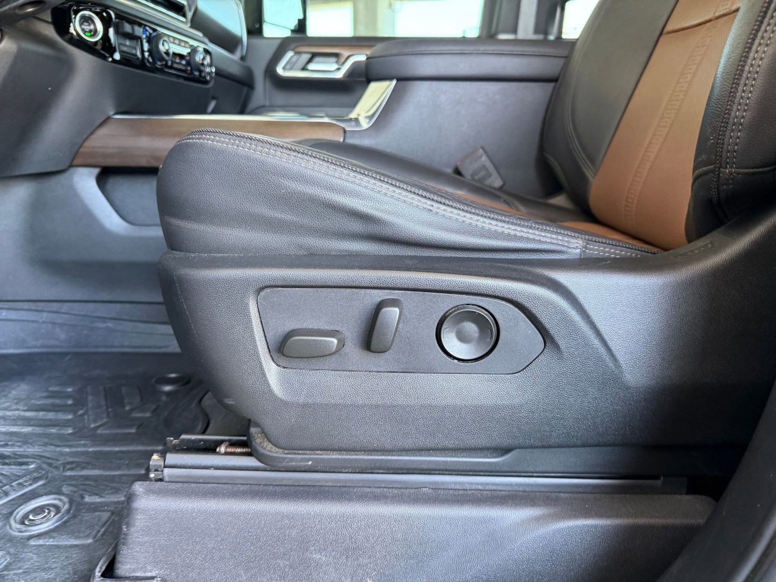Used 2024 Chevrolet Silverado 2500 High Country w/ Z71 Off-Road Package AWD/4WD image 14