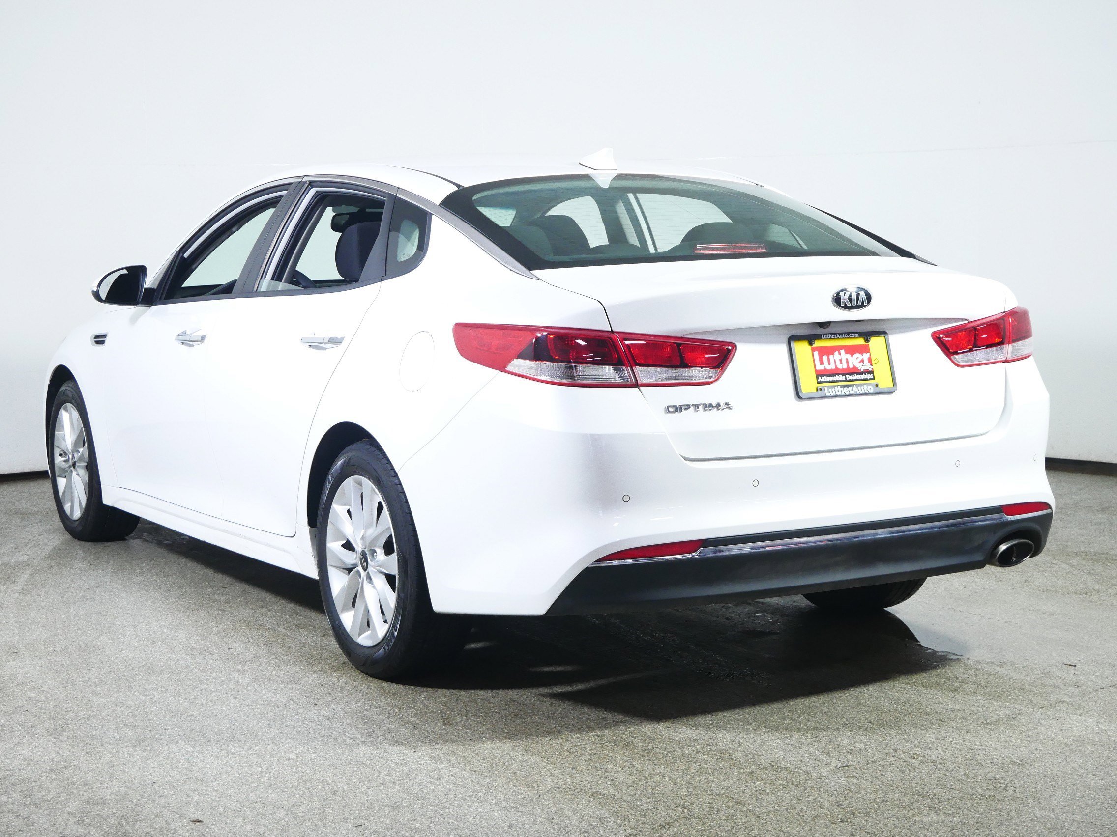 Used 2018 Kia Optima LX w/ 17" Alloy Wheels Package image 5