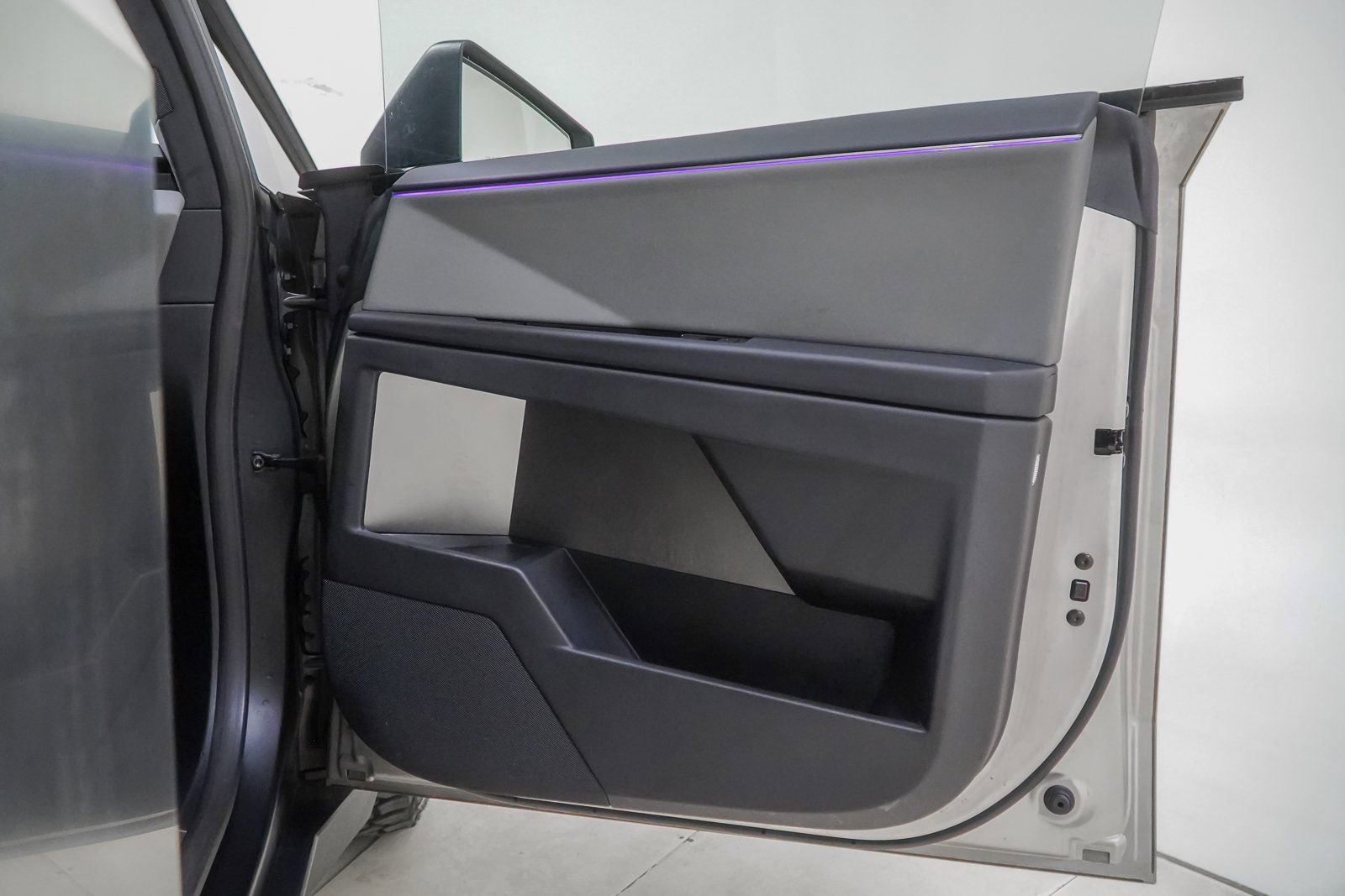 Used 2025 Tesla Cybertruck AWD Crew Cab image 45