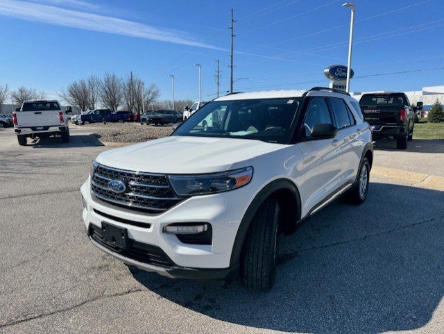 Certified 2023 Ford Explorer XLT w/ Equipment Group 202A image 3