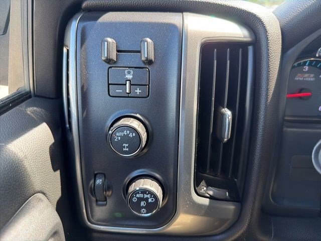 Used 2018 Chevrolet Silverado 1500 LT w/ LT Convenience Package AWD/4WD image 17