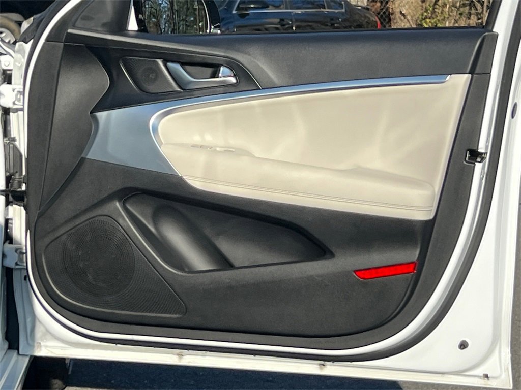 Used 2024 Genesis G70 2.5T image 10