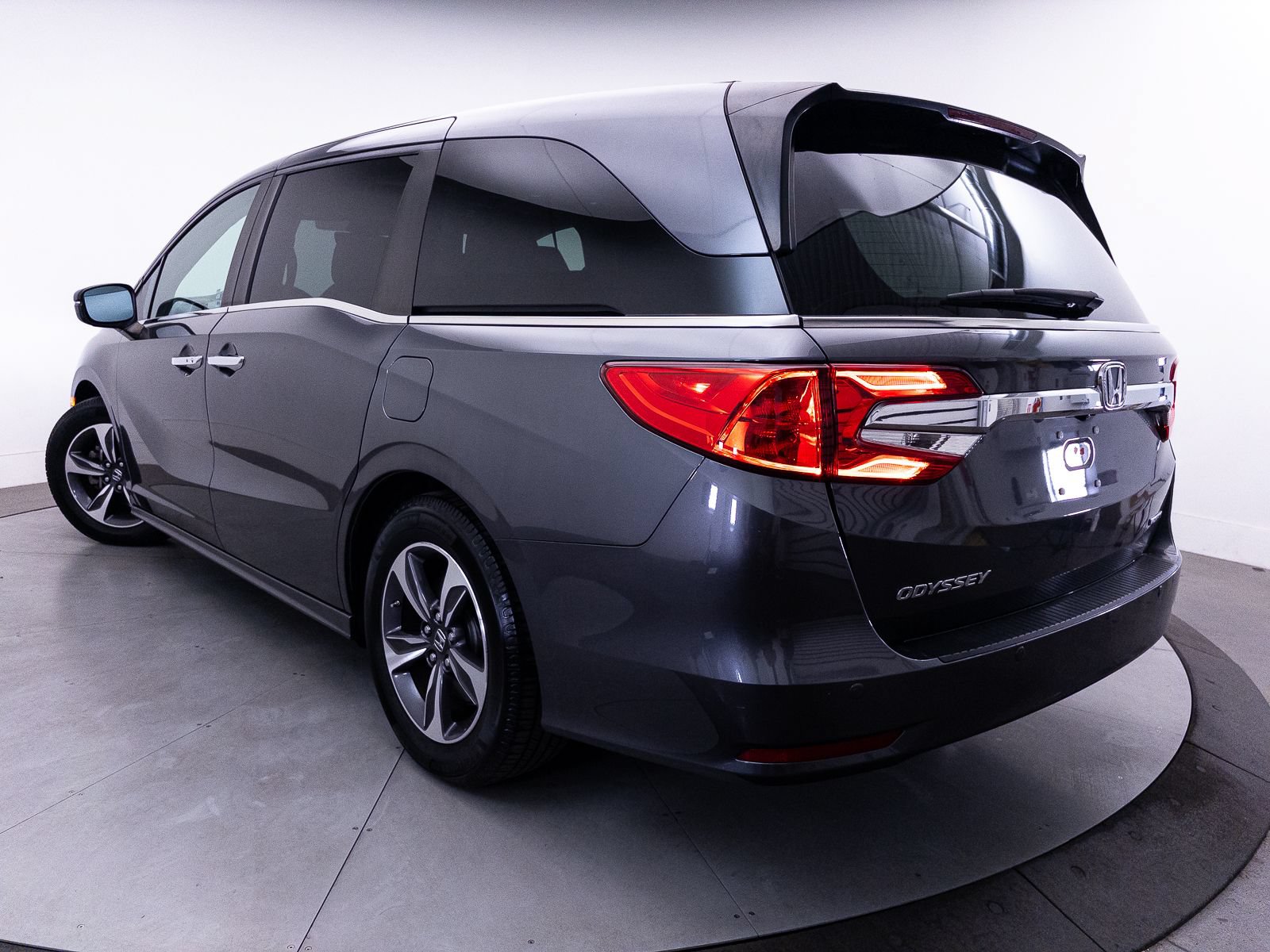 Used 2020 Honda Odyssey Touring image 3