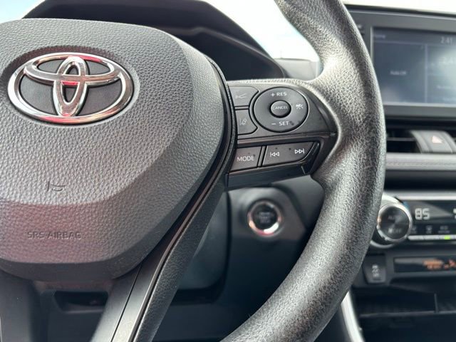 Used 2022 Toyota RAV4 XLE image 32