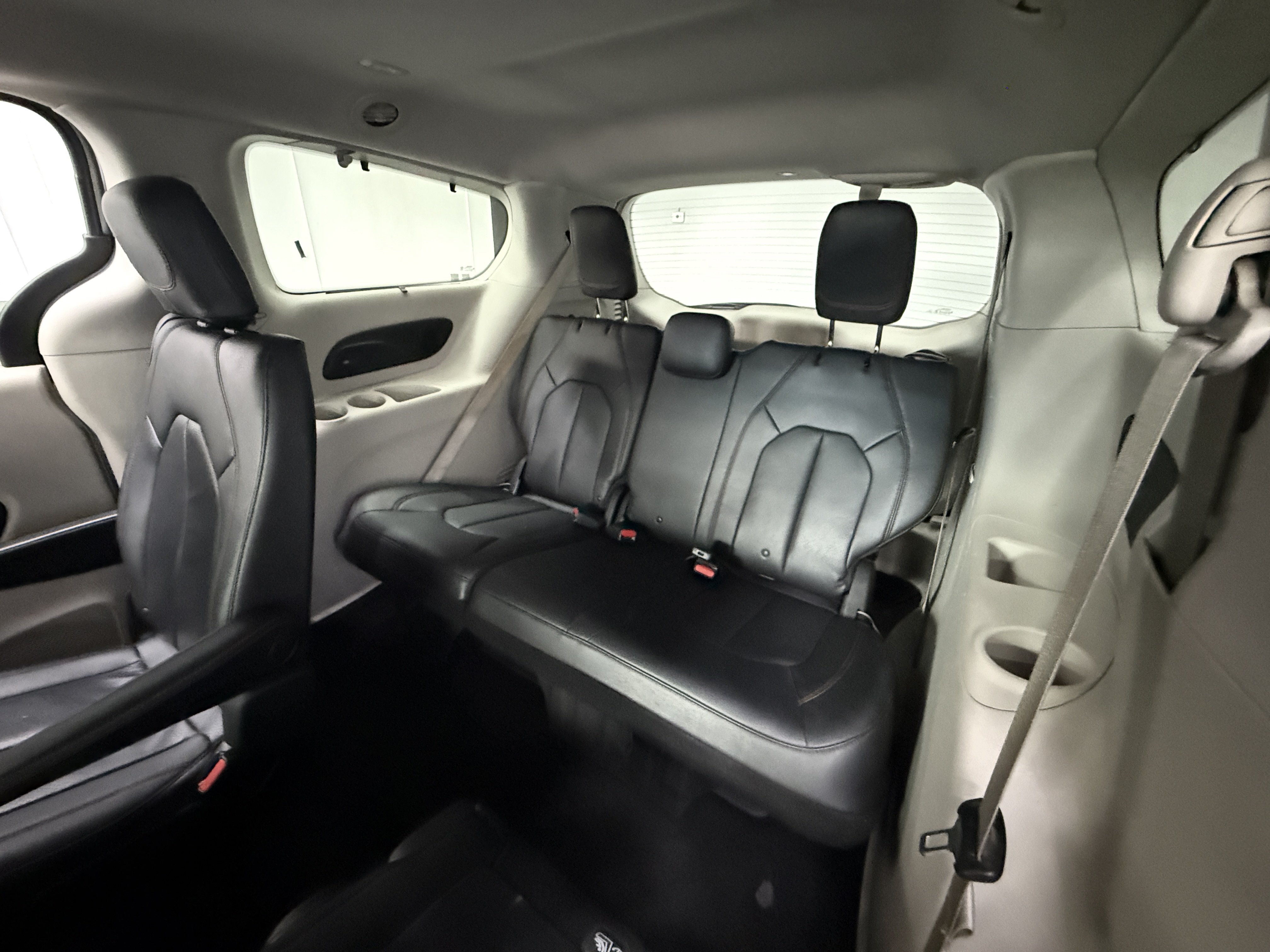 Used 2018 Chrysler Pacifica Touring-L w/ Advanced Safetytec Group FWD image 20