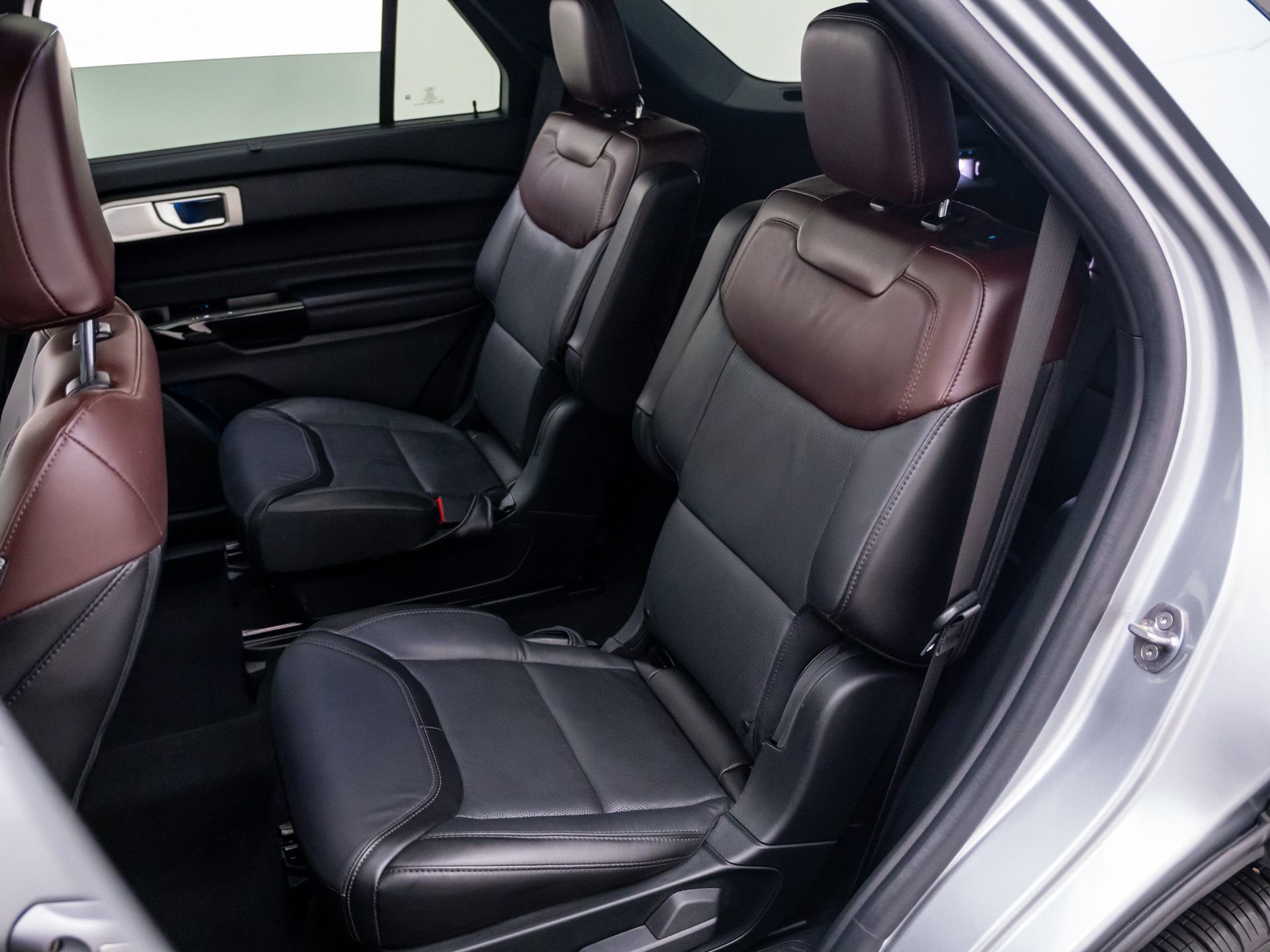 Used 2023 Ford Explorer Platinum w/ Technology Package AWD/4WD image 16