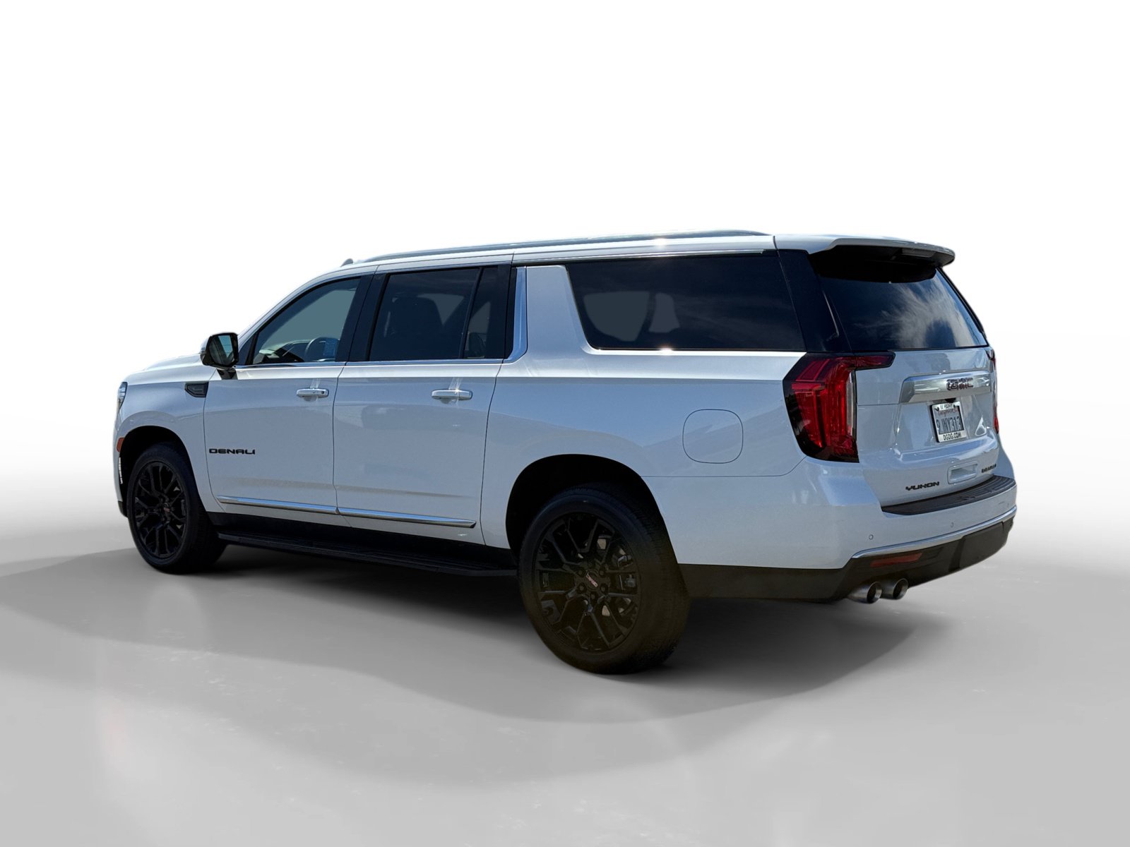 Used 2023 GMC Yukon XL Denali w/ LPO, Floor Liner Package AWD/4WD image 3
