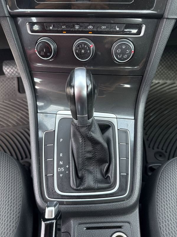 Used 2018 Volkswagen Golf S image 22